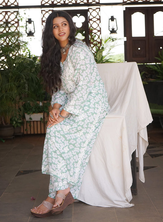 Gul-daar Green - Bahaar Mul Mul Chikankari Kurta